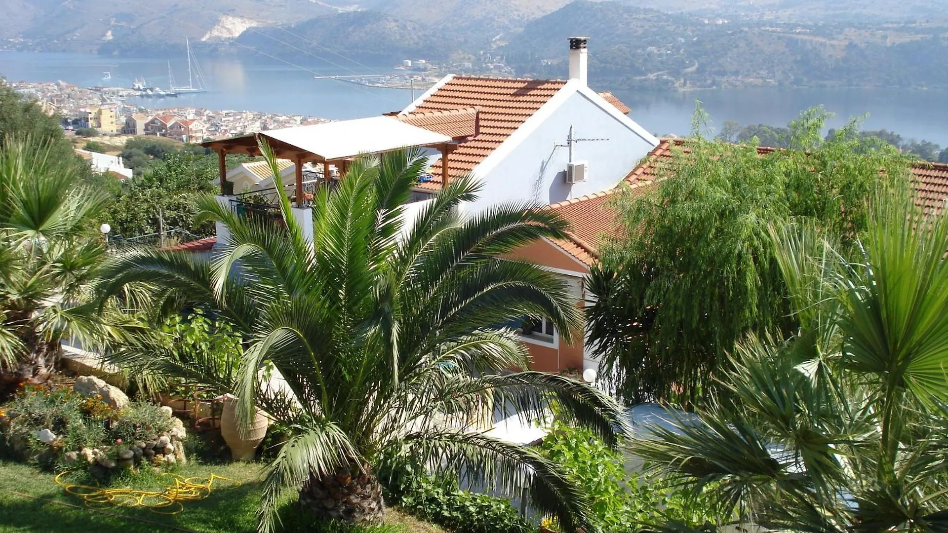 Studios Rania Aparthotel Lassi