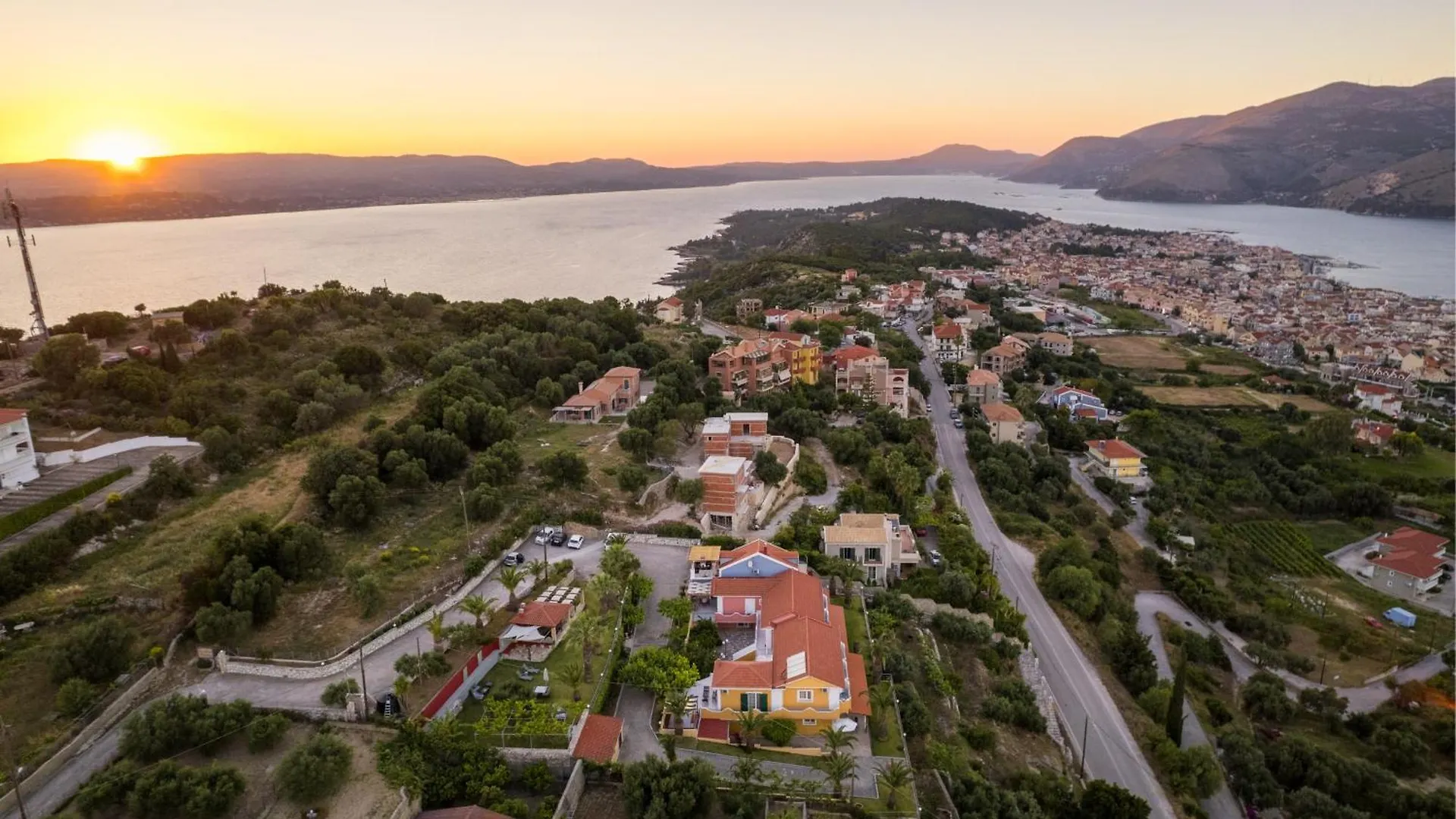 **  Studios Rania Aparthotel Lassi  Greece