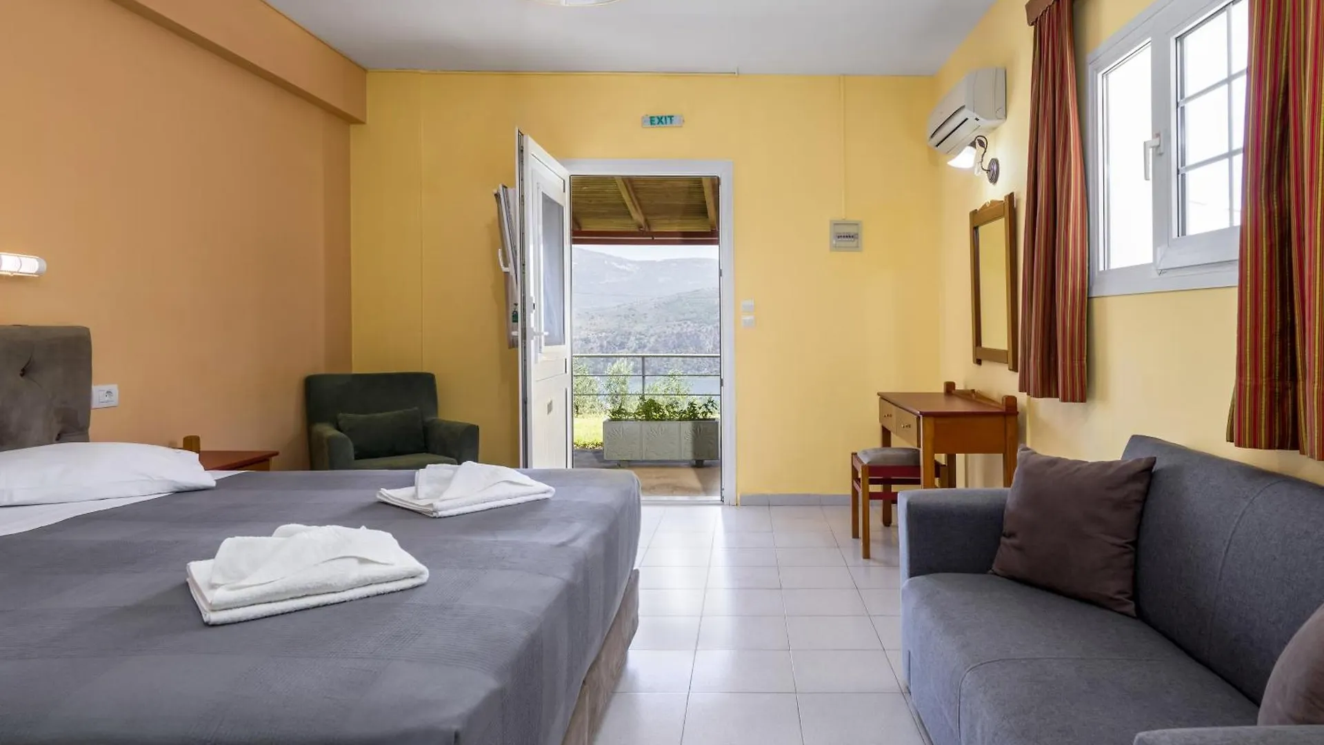 Studios Rania Aparthotel Lassi   Lassi (Kefalonia)